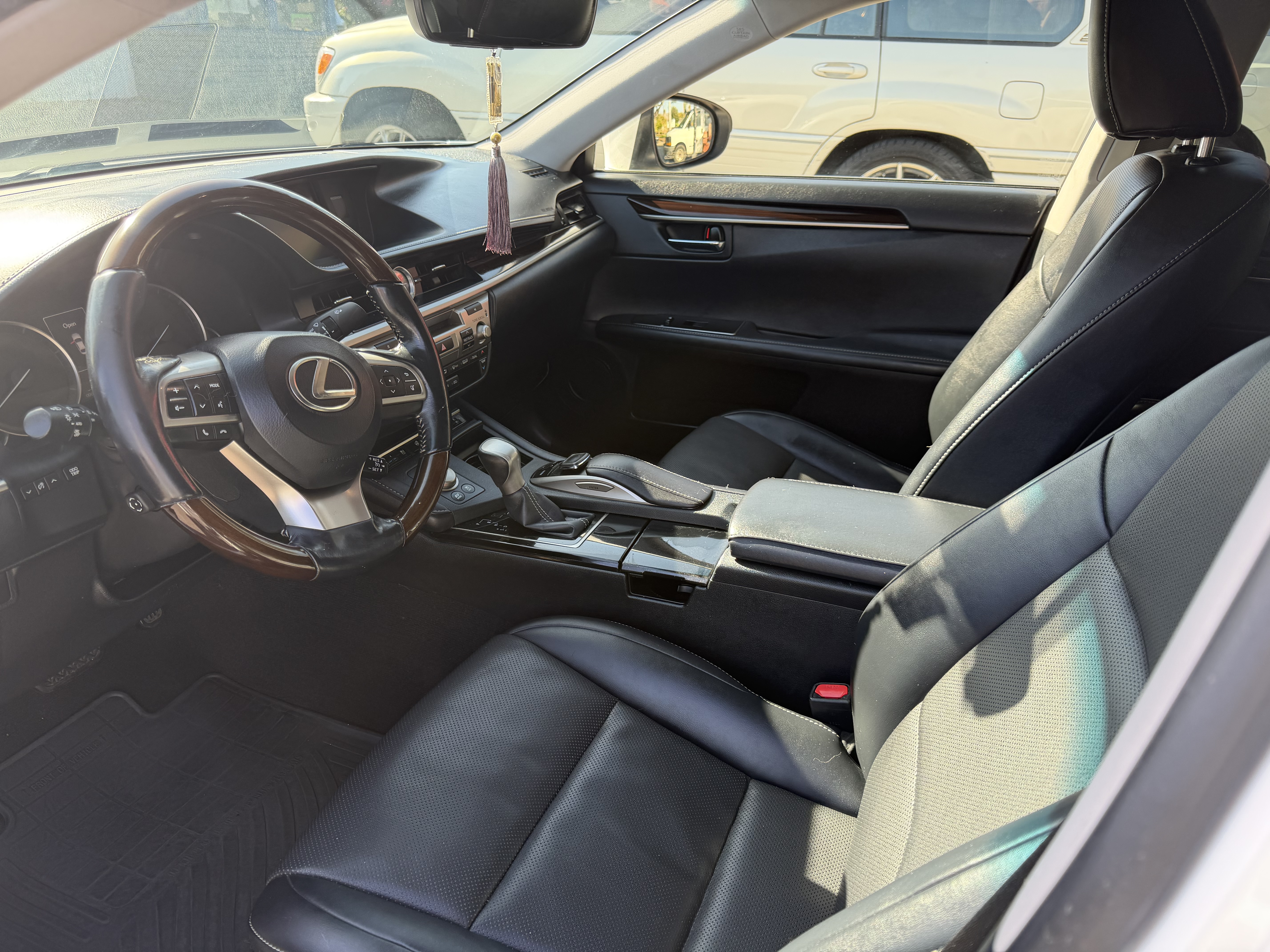 Used 2016 Lexus ES 300h w/ Navigation System Package FWD image 9