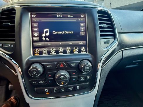 Used 2018 Jeep Grand Cherokee Limited image 17