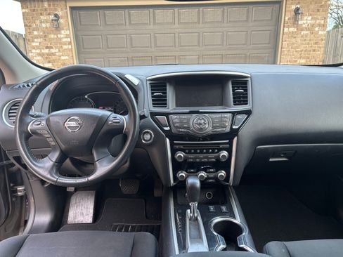 Used 2017 Nissan Pathfinder SV w/ SV Tech Package image 6