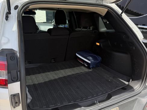 Used 2015 Jeep Cherokee Latitude FWD image 17