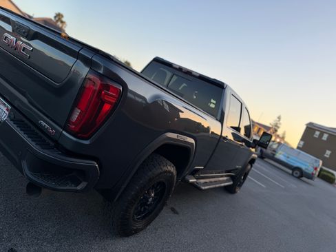 Used 2020 GMC Sierra 2500 AT4 w/ Technology Package AWD/4WD image 8