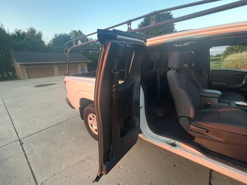 Used 2023 Nissan Frontier S w/ Technology Package AWD/4WD image 11