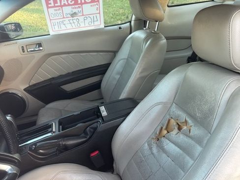 Used 2010 Ford Mustang Coupe image 10