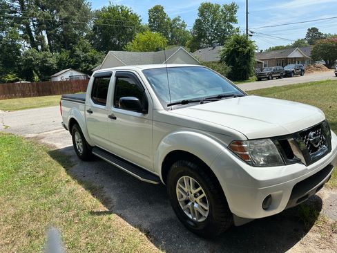 Used 2019 Nissan Frontier SV RWD image 1