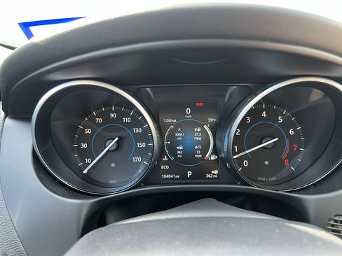 Used 2017 Jaguar XE Premium image 14