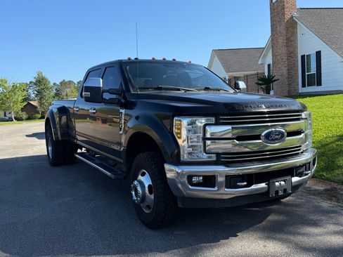 Used 2018 Ford F350 Lariat w/ Chrome Package image 5