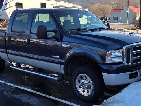 Used 2005 Ford F250 XLT image 2