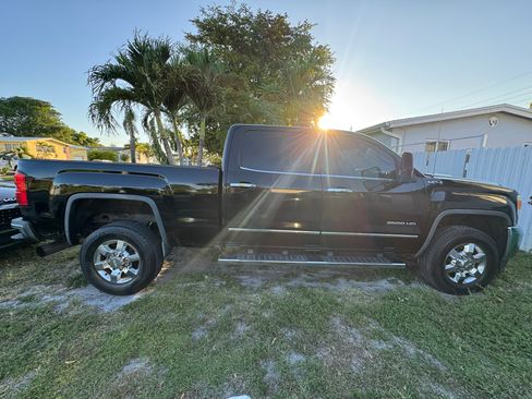 Used 2015 GMC Sierra 2500 SLT w/ Duramax Plus Package AWD/4WD image 24