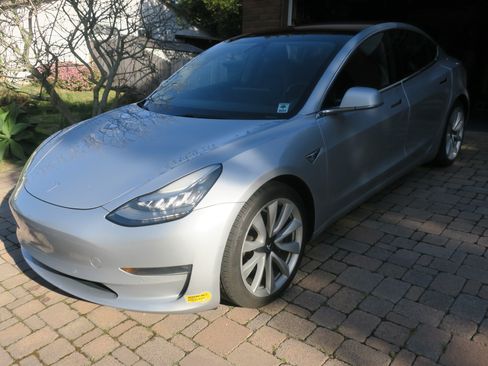 Used 2018 Tesla Model 3 Long Range image 8