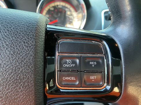 Used 2017 Dodge Grand Caravan SXT image 11