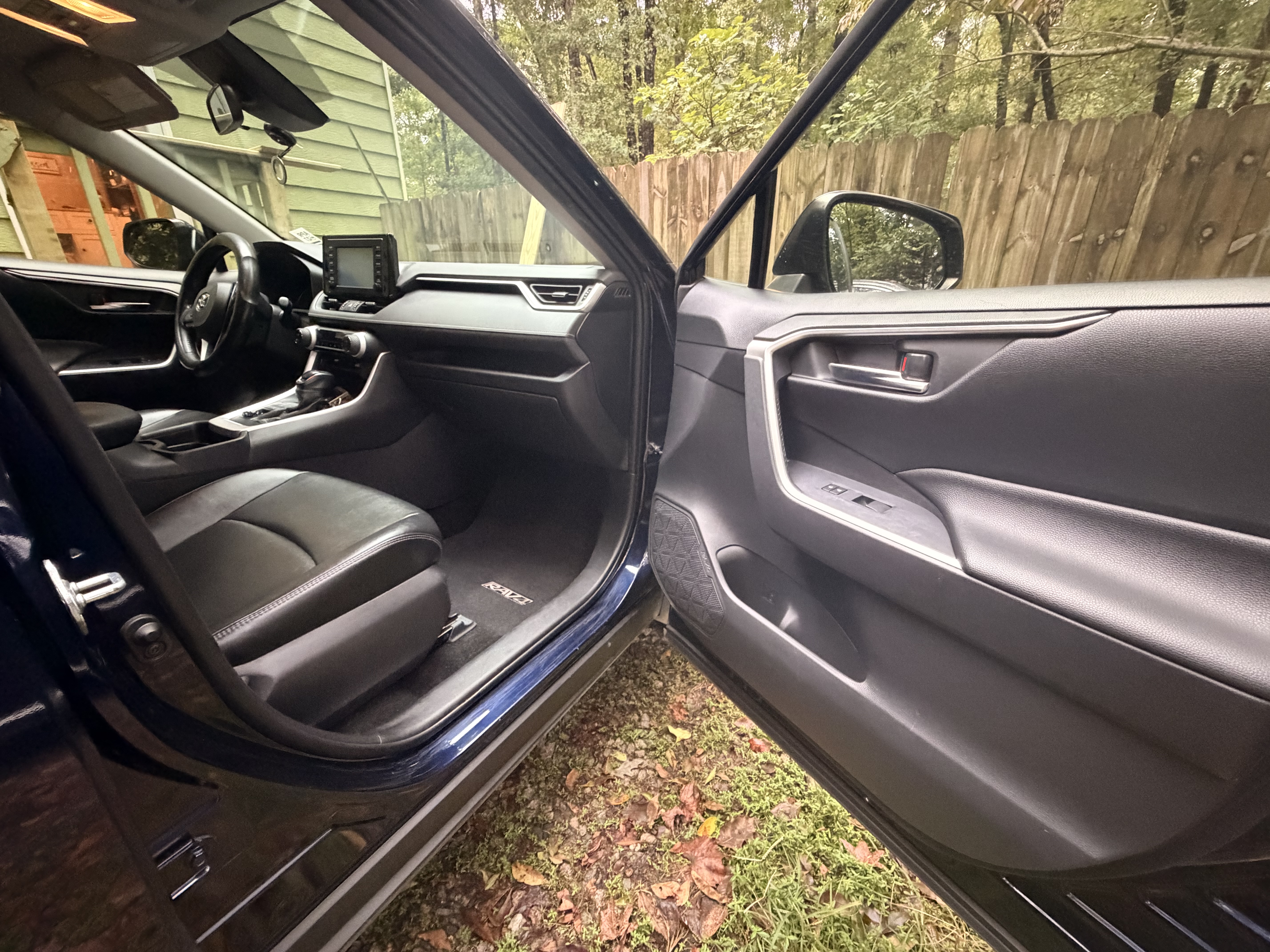 Used 2019 Toyota RAV4 XLE Premium AWD/4WD image 6
