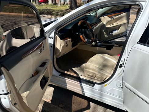 Used 2013 Lexus ES 300h w/ Luxury Pkg FWD image 8