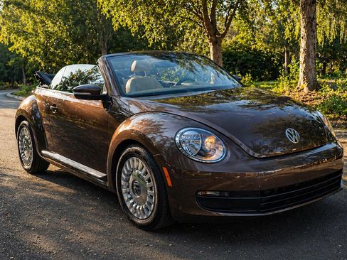 Used 2013 Volkswagen Beetle 2.5 FWD image 8