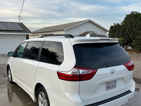 Used 2018 Toyota Sienna LE FWD image 10