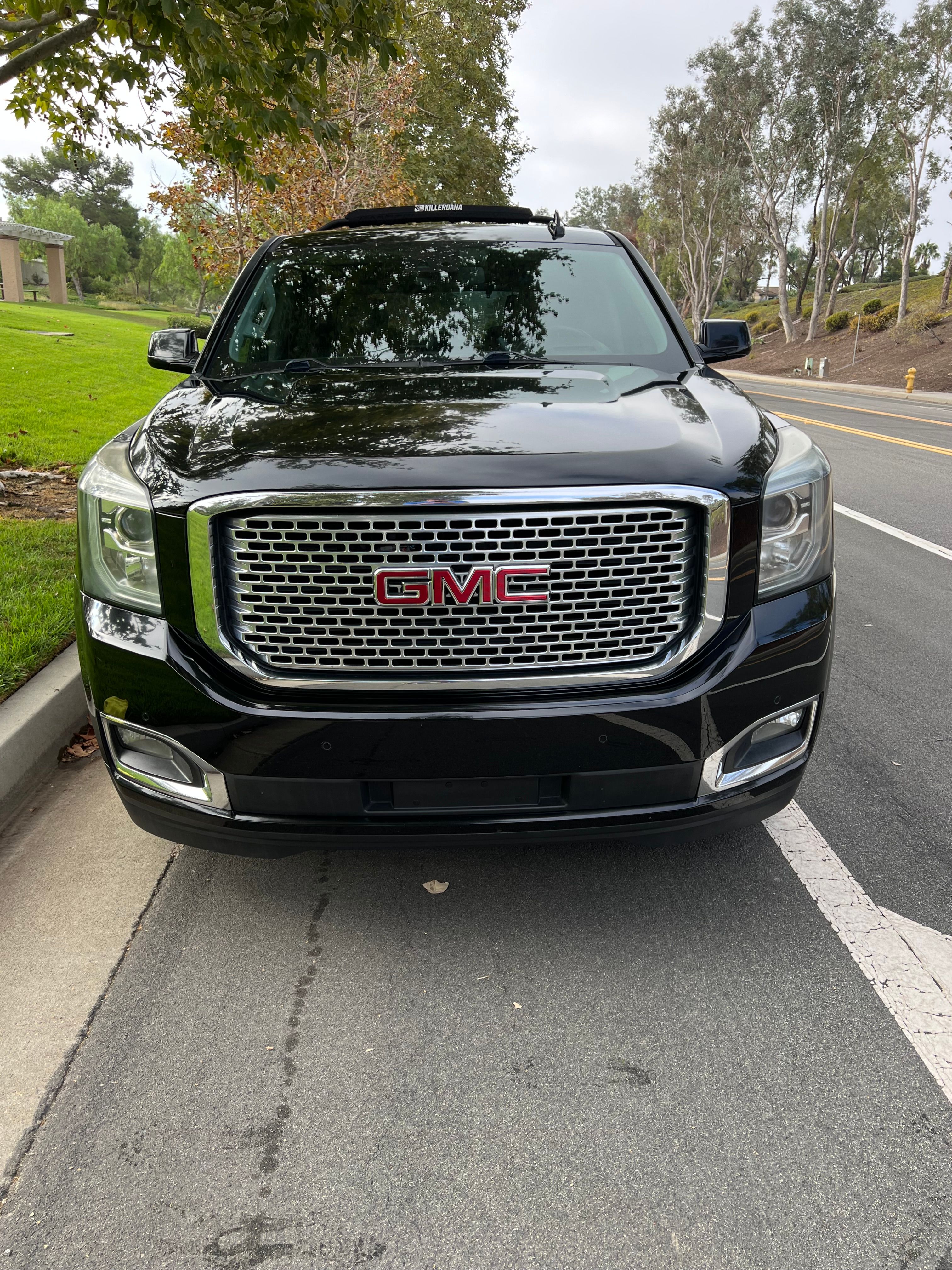 Used 2017 GMC Yukon Denali w/ Open Road Package AWD/4WD image 2