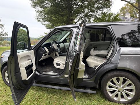 Used 2014 Land Rover Range Rover HSE image 2