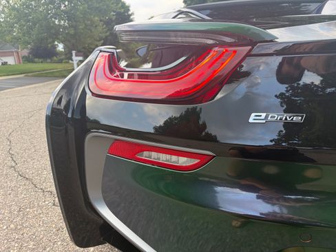 Used 2019 BMW i8 Roadster AWD/4WD image 18