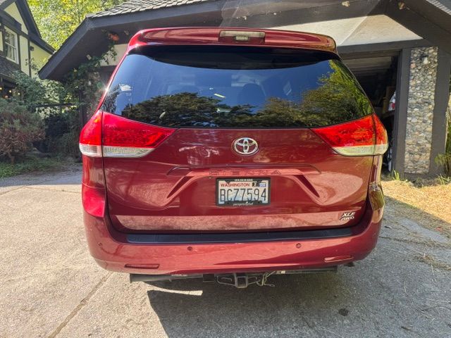 Used 2014 Toyota Sienna XLE w/ XLE Premium Package AWD/4WD image 6