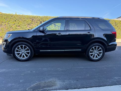 Used 2017 Ford Explorer Limited w/ Equipment Group 301A image 2