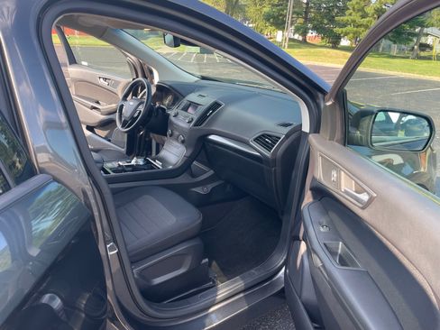 Used 2019 Ford Edge SE image 6