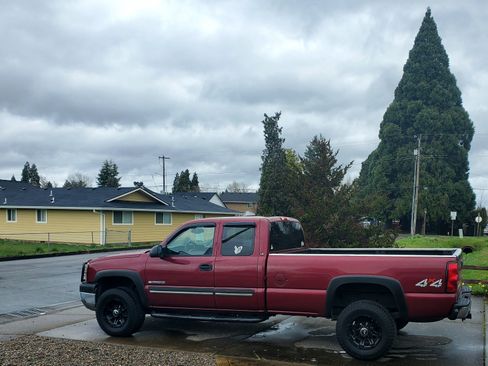 Used 2004 Chevrolet Silverado 2500 LS w/ Skid Plate Package AWD/4WD image 5