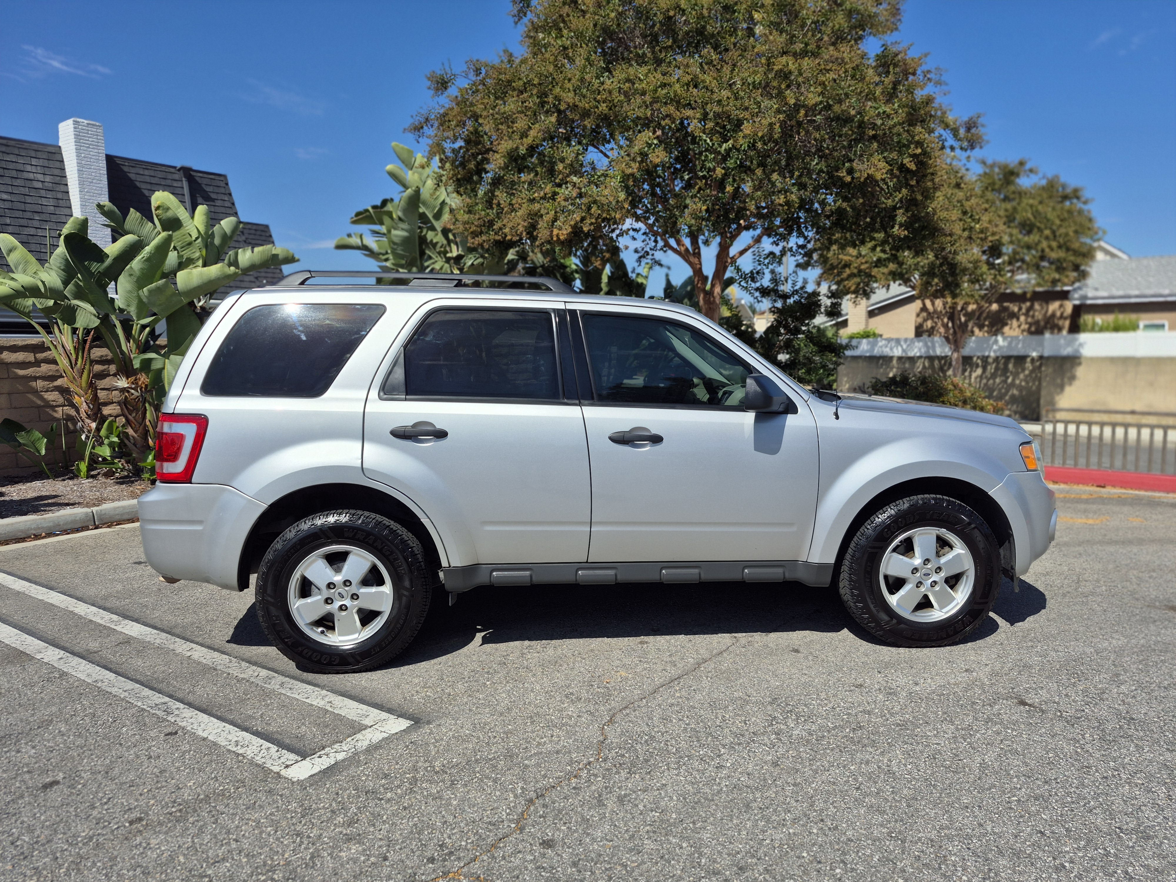 Used 2011 Ford Escape XLT AWD/4WD image 6