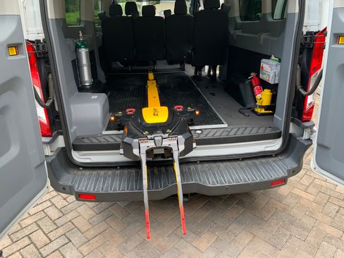 Used 2016 Ford Transit 350 XLT image 9