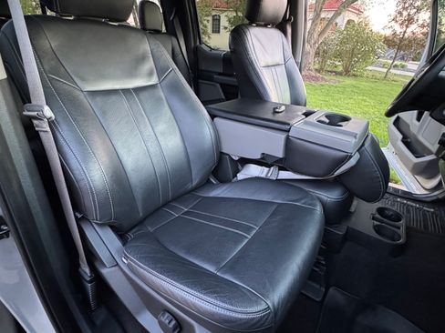 Used 2019 Ford F150 XLT w/ Trailer Tow Package image 14