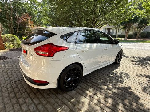 Used 2016 Ford Focus ST FWD image 5