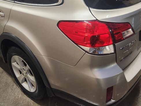 Used 2014 Subaru Outback 3.6R Limited w/ Moonroof Package image 13