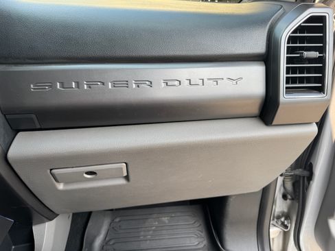 Used 2019 Ford F350 XLT w/ XLT Premium Package AWD/4WD image 5
