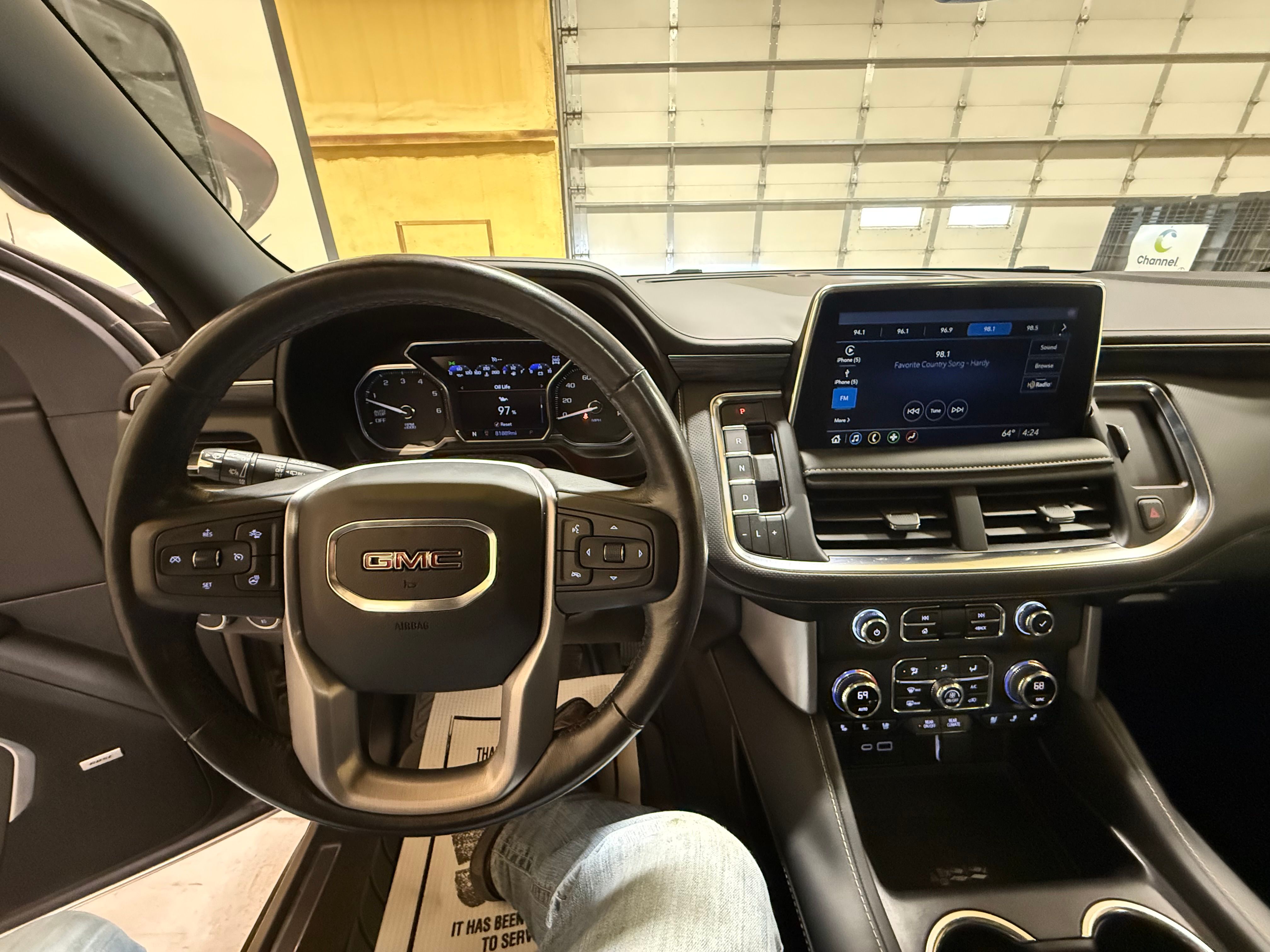 Used 2021 GMC Yukon XL SLT w/ SLT Luxury Package AWD/4WD image 13