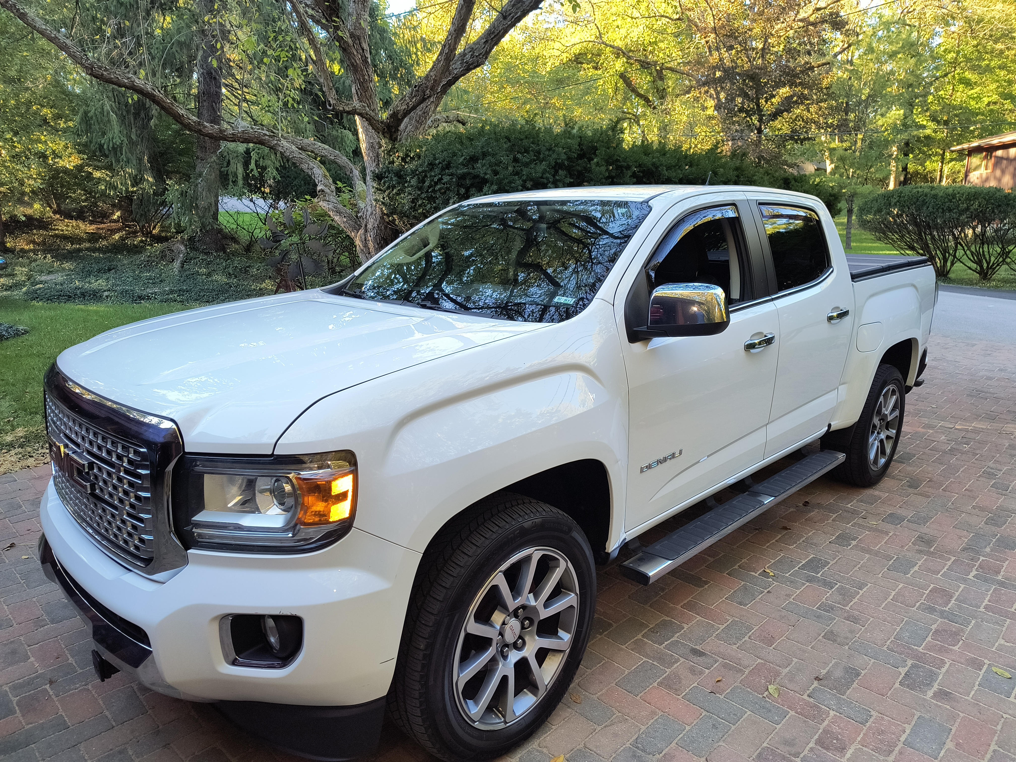 Used 2017 GMC Canyon Denali AWD/4WD image 2