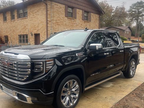 Used 2024 GMC Sierra 1500 Denali image 1