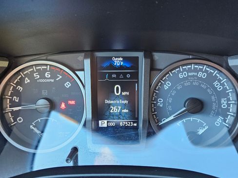 Used 2021 Toyota Tacoma TRD Sport w/ Technology Package image 13