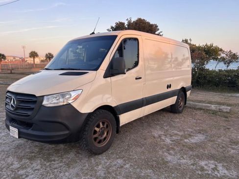 Used 2021 Mercedes-Benz Sprinter 2500 image 2