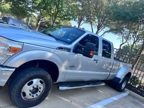 Used 2016 Ford F350 Lariat w/ Lariat Interior Package image 2