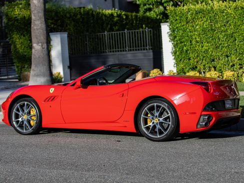 Used 2012 Ferrari California image 4