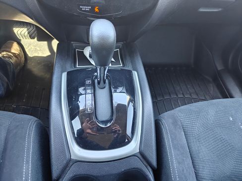 Used 2016 Nissan Rogue S image 12