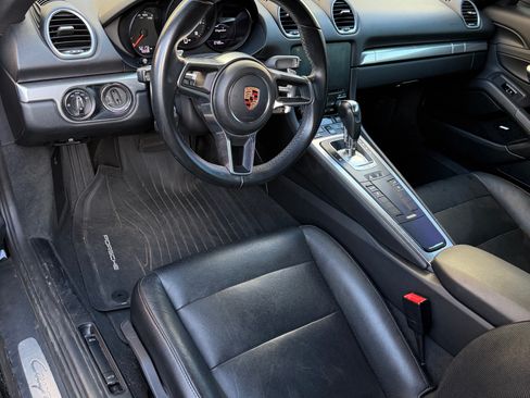 Used 2018 Porsche 718 Cayman RWD image 9