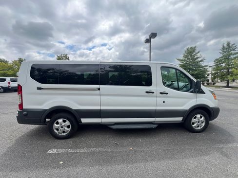 Used 2017 Ford Transit 350 XLT image 6