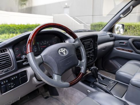 Used 2001 Toyota Land Cruiser image 16