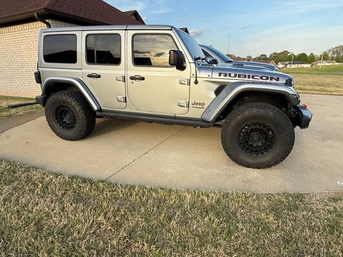 Used 2018 Jeep Wrangler Unlimited Rubicon AWD/4WD image 14