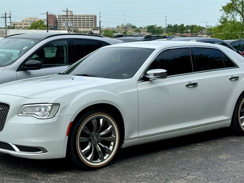 Used 2021 Chrysler 300 Touring w/ Chrome Appearance Package image 12