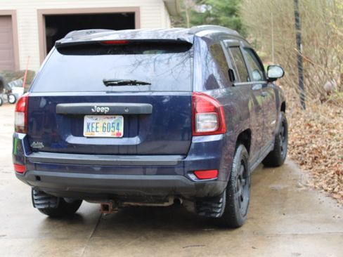 Used 2014 Jeep Compass Sport FWD image 2