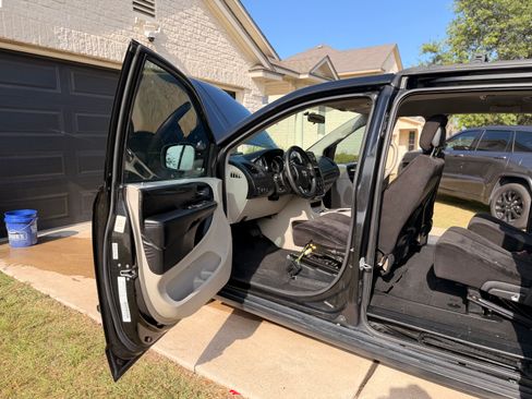 Used 2014 Dodge Grand Caravan SXT FWD image 10