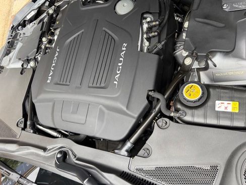 Used 2016 Jaguar F-TYPE R image 21