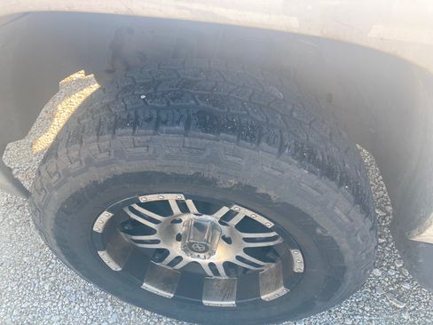 Used 2001 Chevrolet Suburban LT w/ LT Preferred Equipment Group image 6