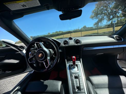 Used 2019 Porsche 718 Boxster Roadster 2D image 10