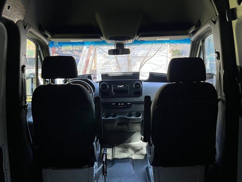 Used 2022 Mercedes-Benz Sprinter 2500 image 26